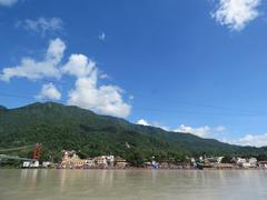 Ram Jhula bridge in Rishikesh with nearby views