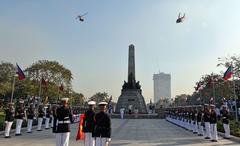 President Benigno S. Aquino III offering a wreath at Rizal Monument