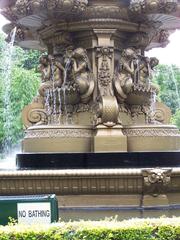 No bathing sign next to Ross Fountain