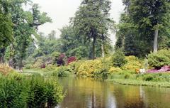 Obelisk Pond in Saville Garden during spring