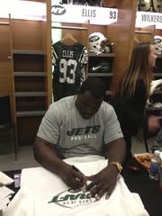 Kenrick Ellis signing autographs at the NY Jets Draft Party