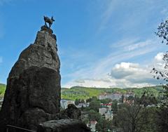 Statue der Gemse am Hirschsprung mit Blick auf Karlsbad