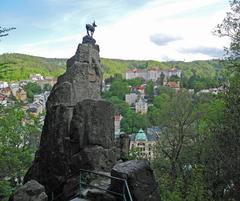 Statue of a chamois in Hirschsprung with a view of Karlovy Vary