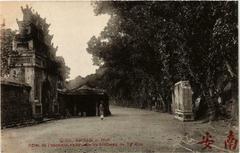 Porte de l'enceinte extérieure au tombeau de Tu-Duc