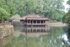 Pavillon de loisir at the Tomb of Emperor Tu Duc by Luu Khiem Lake