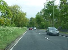 A44 Oxford Road in Woodstock with vehicles and buildings