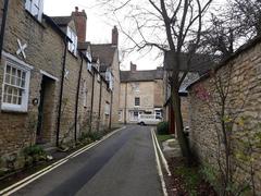 Chaucer's Lane in Woodstock with Hoggrove House and 2 Chaucer's Lane, a listed building