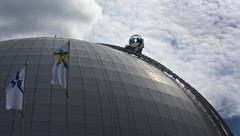 glass gondola on the exterior of the Globe building