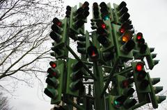 Traffic-light sculpture, Westferry Road