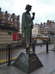 Statue of Sherlock Holmes on Marylebone Road, London