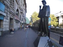 Sherlock Holmes statue outside Baker Street Station