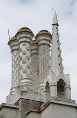 Strawberry Hill House chimneys with a clear blue sky in the background