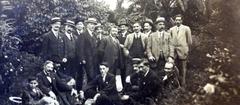 Group of people from the Irmandade da Fala on an excursion in Pontedeume, 1919