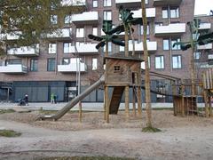 Treehouse with slide in Grasbrookpark, HafenCity Hamburg