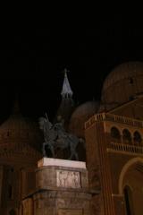 Statue of Gattamelata by Donatello at night