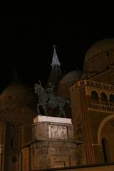 Statue of Gattamelata by Donatello at night