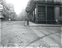 Historical photograph of the intersection of Washington and Franklin Streets taken on November 13, 1904