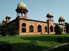 The Tomb Complex of Mariam-uz-Zamani