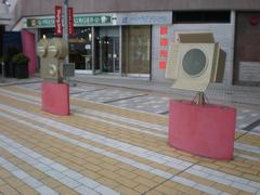 Statue of a movie camera and spotlight on the Avenue of Stars in Hong Kong