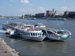 Aurelia I and Amadeus Brilliant ships near Rákóczi Bridge in Budapest