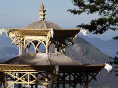 Dragon heads carved atop the gazebo at Vista Chinesa