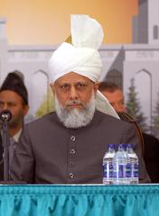 Canadian Prime Minister Stephen Harper with His Holiness Mirza Masroor Ahmad at Baitan Nur Mosque inauguration