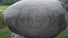 Tribute stone to the founders of Zakir Hussain Rose Garden in Chandigarh