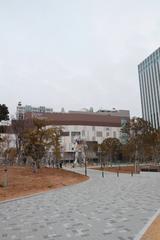 Statue of a Mobile Suit Gundam in a urban park