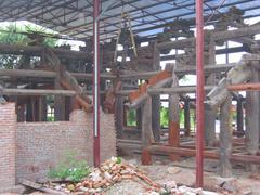 Bảng communal house frame system under restoration