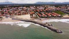 Construction of groyne at Icaraí Beach