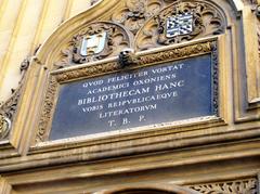 Old inscription over the entrance to the Bodleian Library in Oxford featuring Thomas Bodley's initials