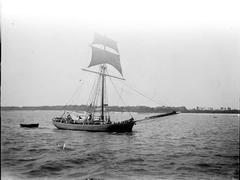 Sailboat returning La Rochelle 1907