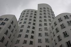 Der Neue Zollhof white building in Düsseldorf