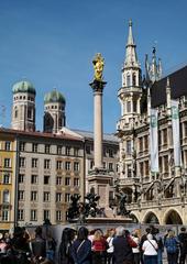 Neues Rathaus Frauenkirchtürme München Marienplatz