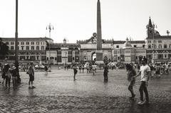 Afternoon in Piazza del Popolo with people gathering