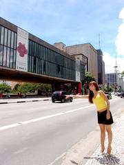 Carine Quadros hailing a taxi on Av. Paulista