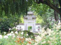 Nordend Bethmannpark in sunny weather