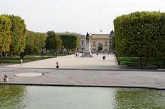 Montpellier l'esplanade du Peyrou with Louis XIV statue and water tower