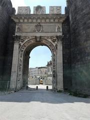 Porta Capuana under construction