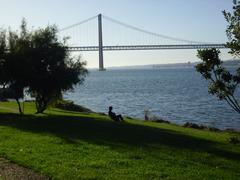 Do jardim à beira Tejo in Almada