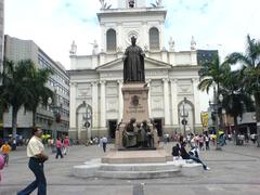 Catedral e o monumento in a panoramic view