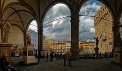 Firenze Piazza della Signoria Loggia dei Lanzi backbench View North