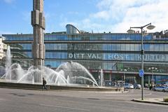 Stockholm Kulturhuset with Kristallvertikalaccent glass column