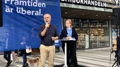 Jan Björklund and Anna Starbrink holding a public meeting at Sergels Torg in Stockholm