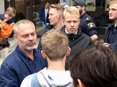 Jan Björklund speaking with voters in Sergels Torg, Stockholm