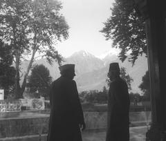 Prime Minister Jawaharlal Nehru and Maulana Azad at a garden party in Shalimar Garden, Kashmir