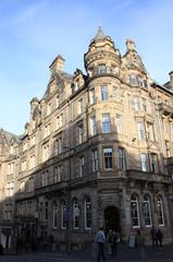 Building on the corner of Royal Mile and Cockburn Street