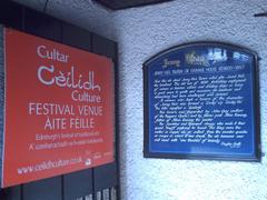 Jenny Ha's Tavern in Edinburgh with Gaelic signage