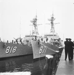 American fleet visit in Amsterdam, two destroyers at Stenen Hoofd, 1964