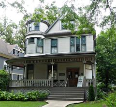 Ernest Hemingway Birthplace in Chicago